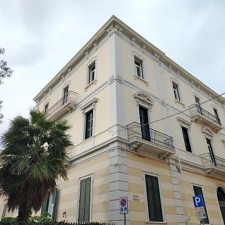Palazzo Castellano Bed & Breakfast Lecce Bagian luar foto