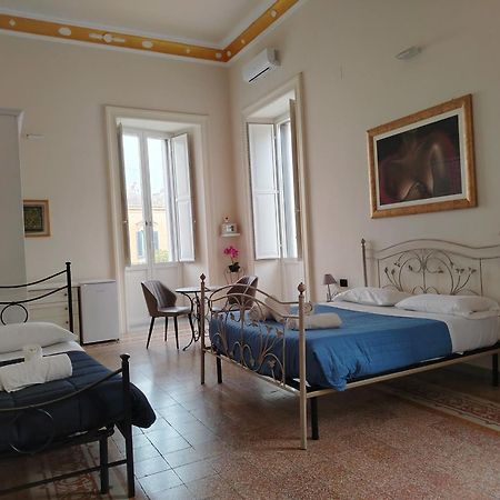 Palazzo Castellano Bed & Breakfast Lecce Bagian luar foto