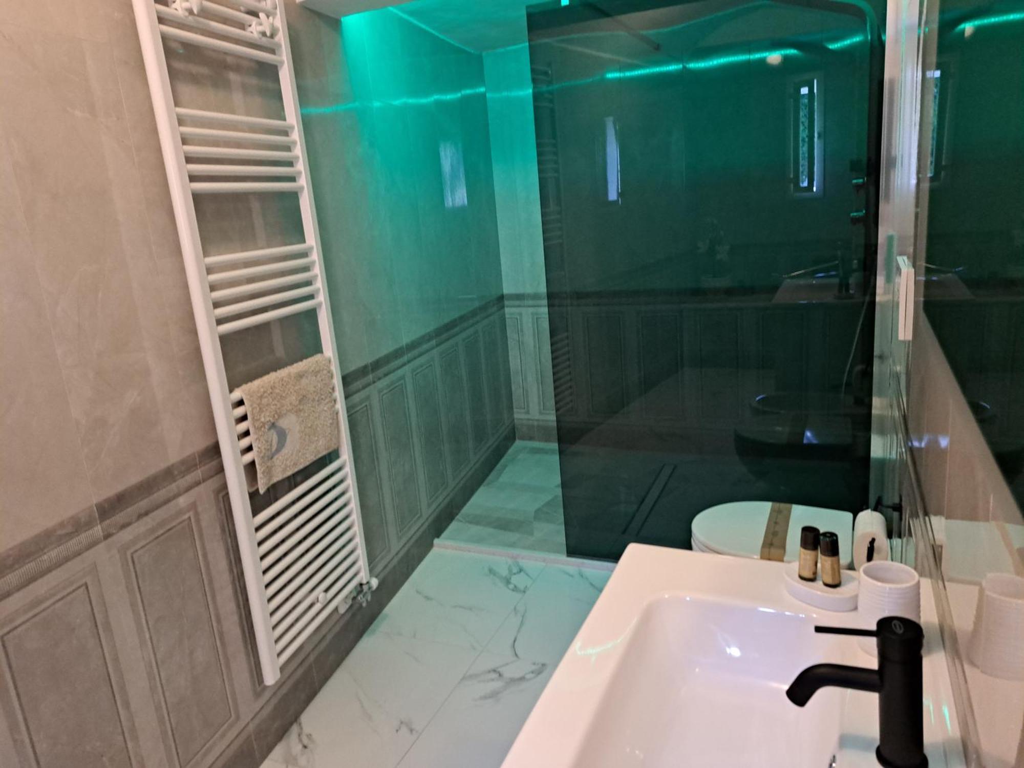 Palazzo Castellano Bed & Breakfast Lecce Bagian luar foto